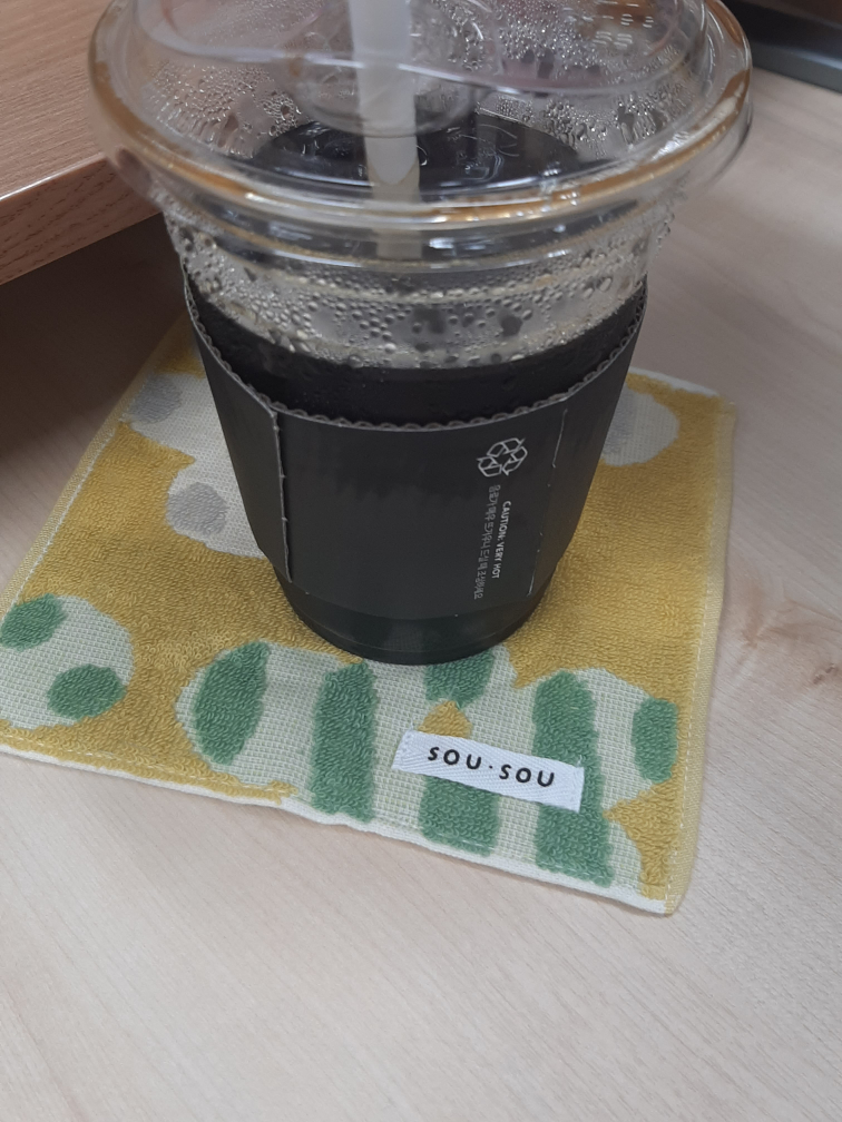 귀여운 노란색 코스터 팔아요